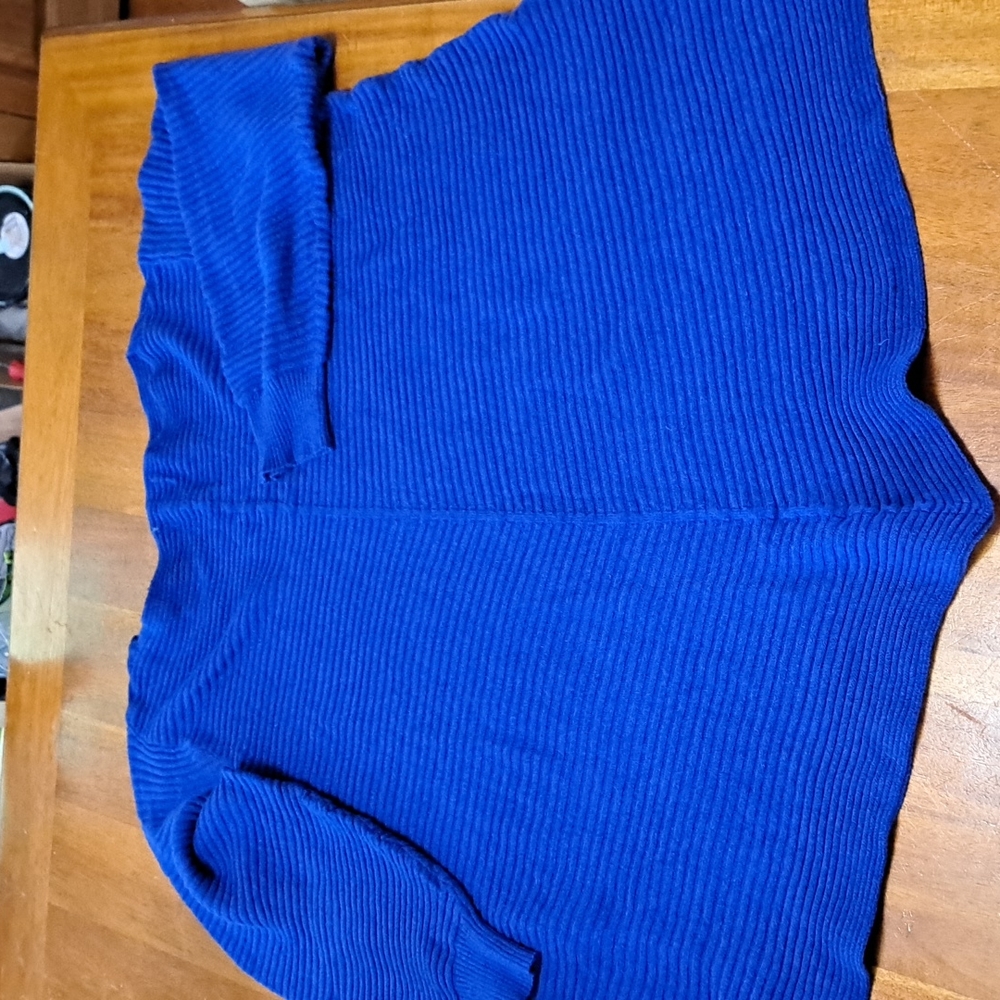 Blue sweater - Picture 7 of 9